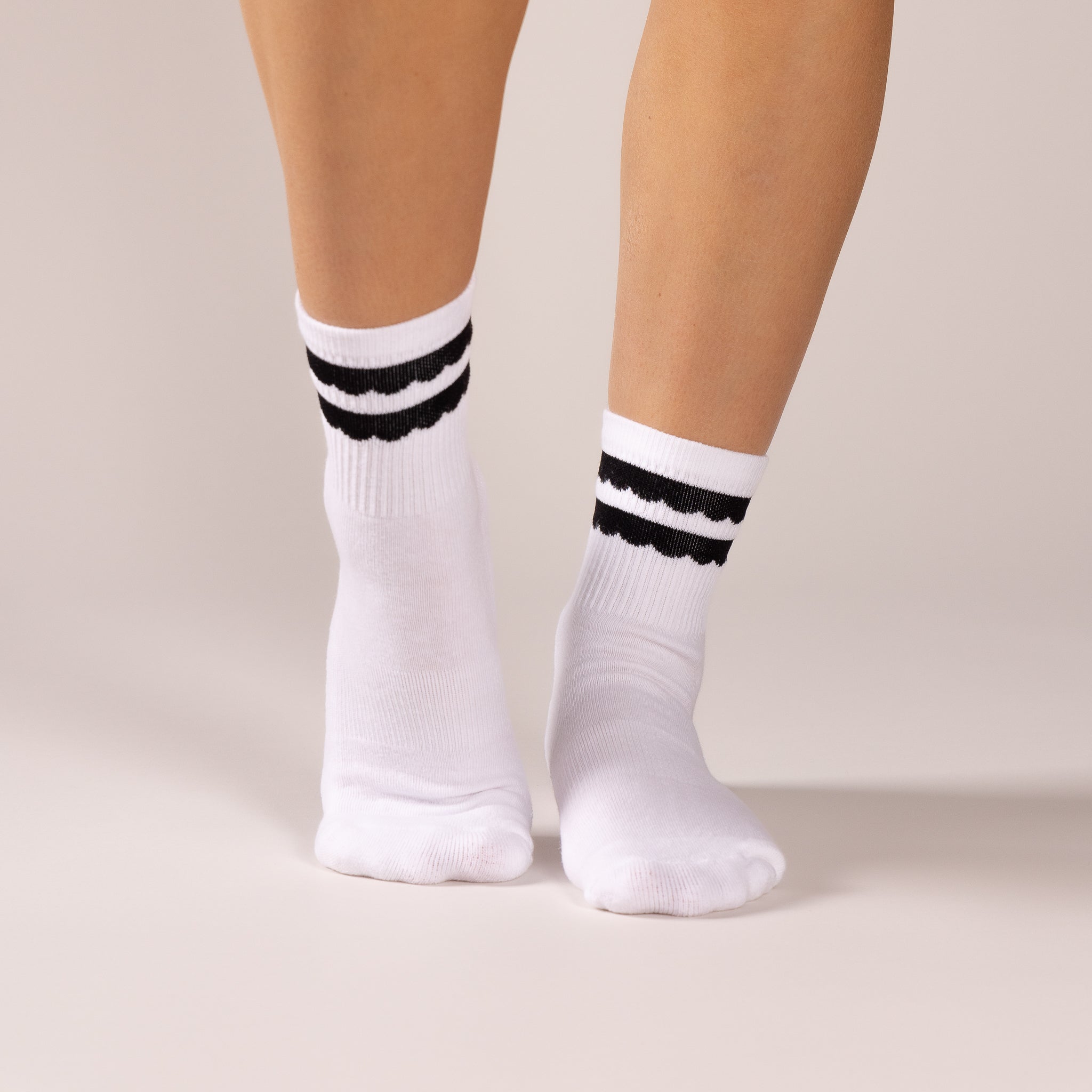 White Athletic Crew Sock w/ Black Scallops